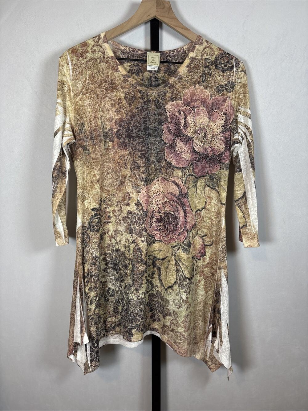 Jess & Jane Tunic Top Womens Medium Rose Garden Sharkbite Hem Jeweled Boho Art